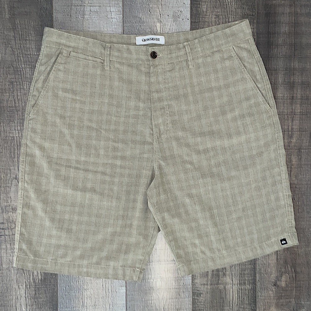 Quicksilver Shorts - Picture 2 of 9